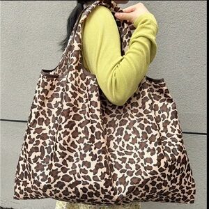 Tote- Lg nylon leopard print tote,NIP, inside pocket, wide straps, 20.8”x15.7”